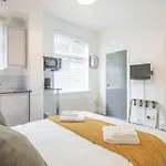 Private Room 2 With Kitchenette By Cb Stays No Minimum Stays