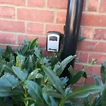 Contemporary Trumpington Apartment With Self Check-In ,Free On-Site Parking, Terrace, Super Fast Wifi & 5 Mins Drive To Papworth & Addenbrookes Hospitals