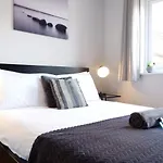 Comfortable 4-Bed House With 3 Bathrooms, Free Parking!