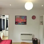 Modern Spacious Detached Cottage In Cambridge