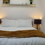 Modern Spacious Detached Cottage In Cambridge