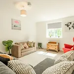 Spacious 3 Bedroom Flat In Heart Of City Centre