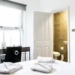 Cambridge House Hotel