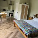 Gorgeous Studio!