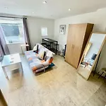 Cambridge City Centre Studio, Sleeps 3
