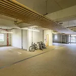 Executive 2Br Apartment Next To Station + Parking