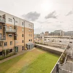 Executive 2Br Apartment Next To Station + Parking