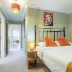 Fabulous Central 3Bed Apt - With Parking