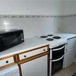 Maya Cottage - Central Location With Private Parking