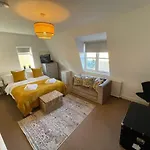 Next To Park 3 Bedroom V Central