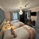 The Cambridge Guest House By Tas