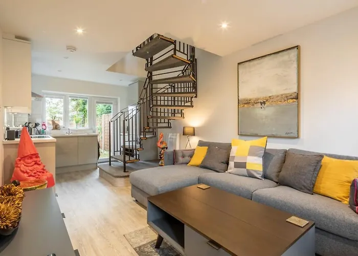Delightful Central Duplex - 2 Mins To Station