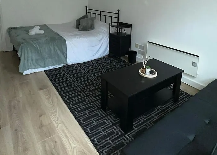 Maya Cottage - Central Location With Private Parking
