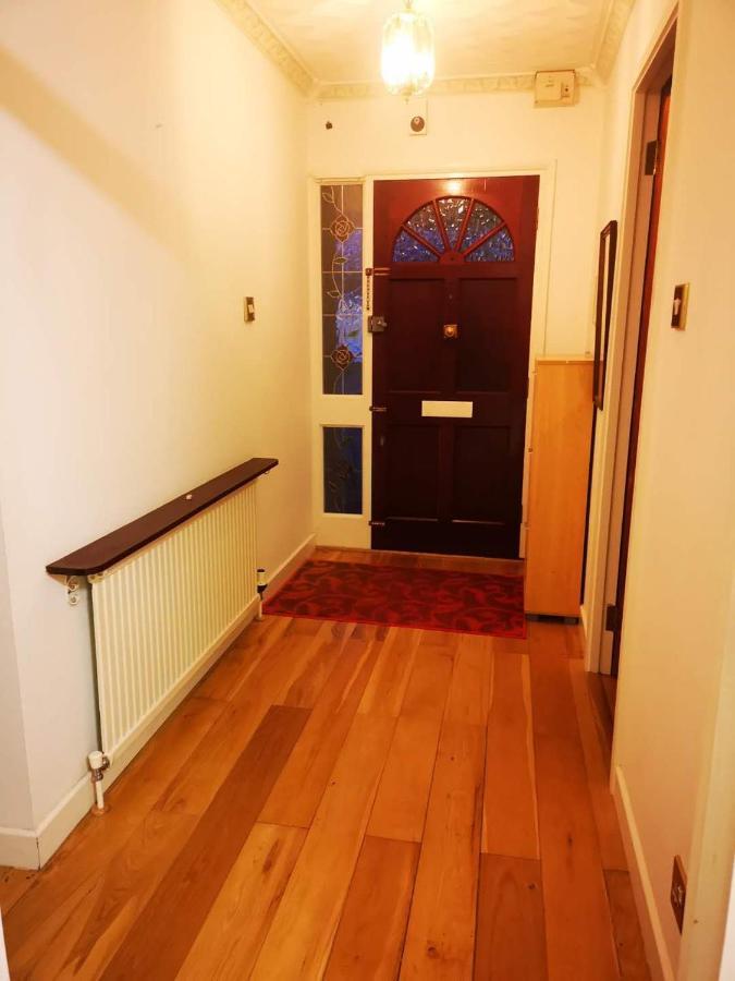 Two Bedroom Corporate And Family With Parking In Popular Location *