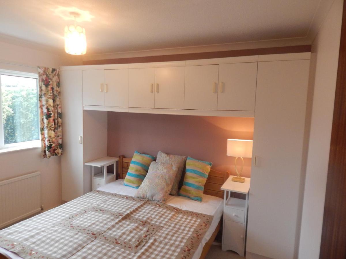 Two Bedroom Corporate And Family With Parking In Popular Location *