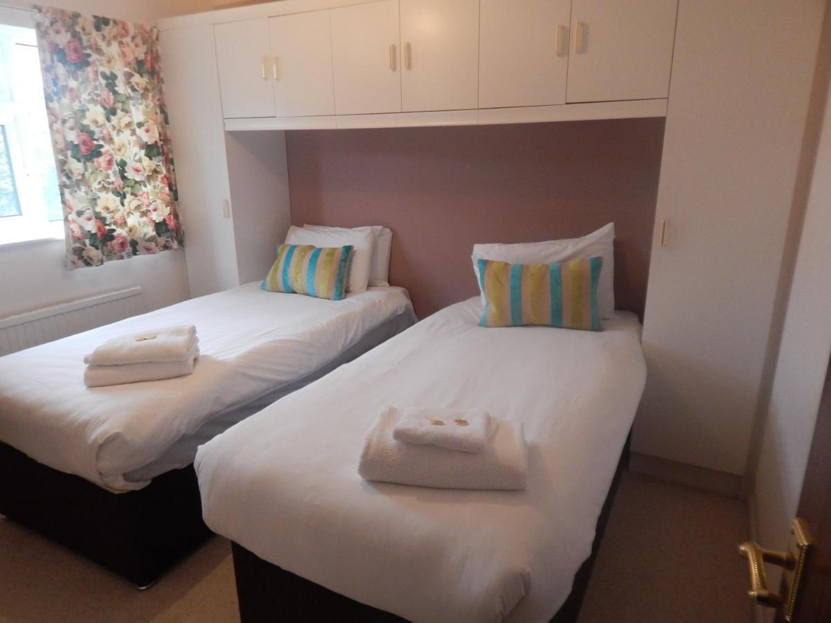 Two Bedroom Corporate And Family With Parking In Popular Location *