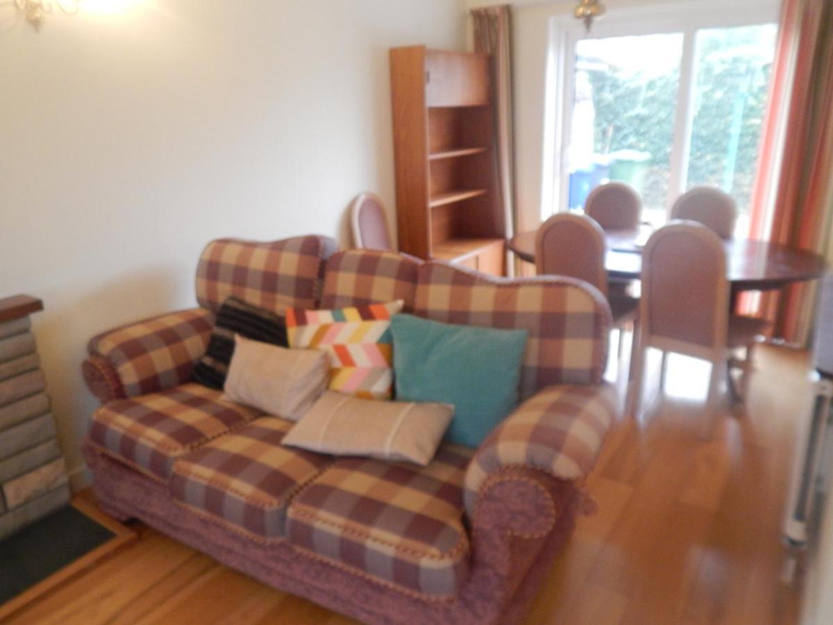 Two Bedroom Corporate And Family With Parking In Popular Location *