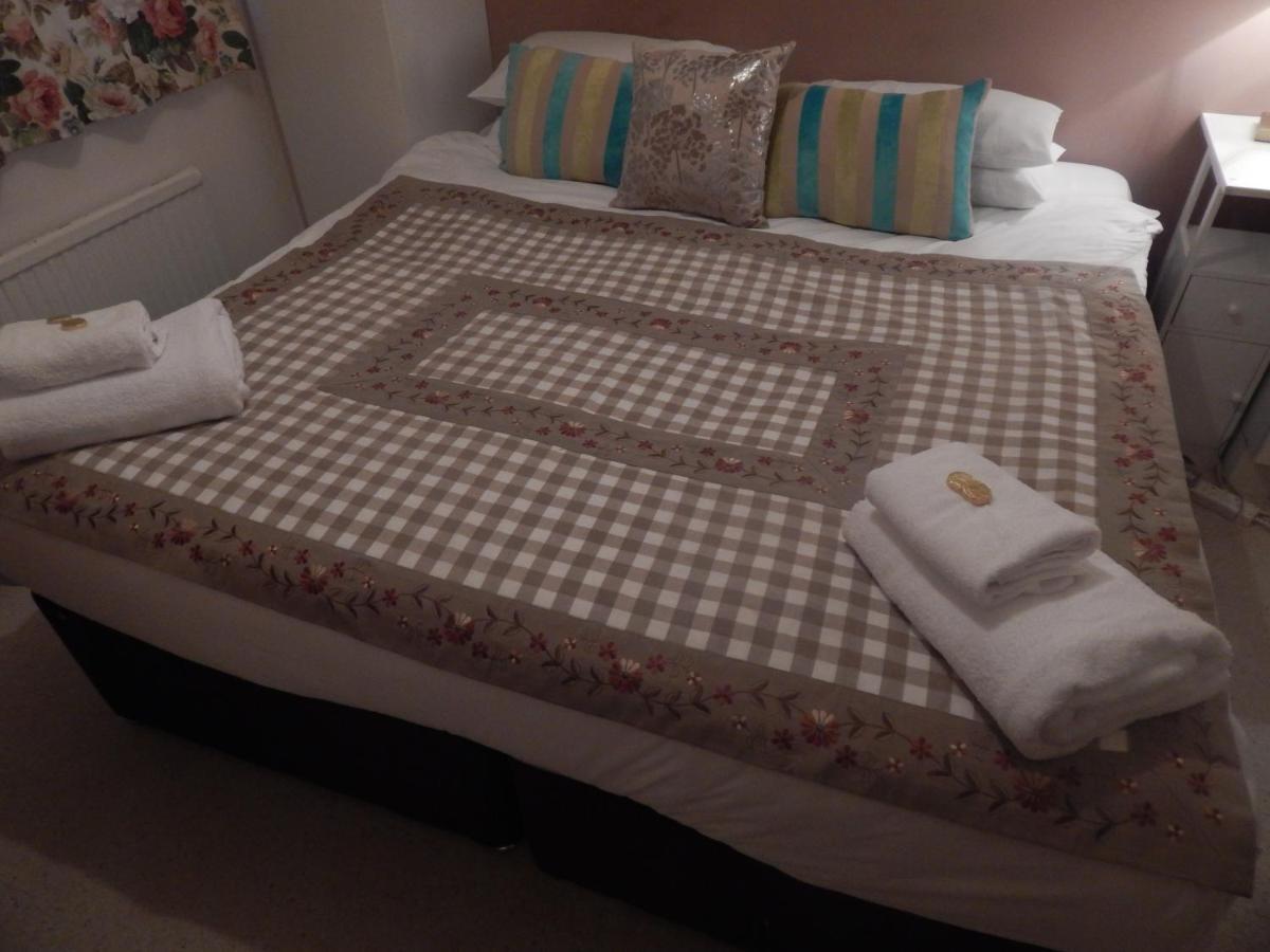 Two Bedroom Corporate And Family With Parking In Popular Location Holiday home *