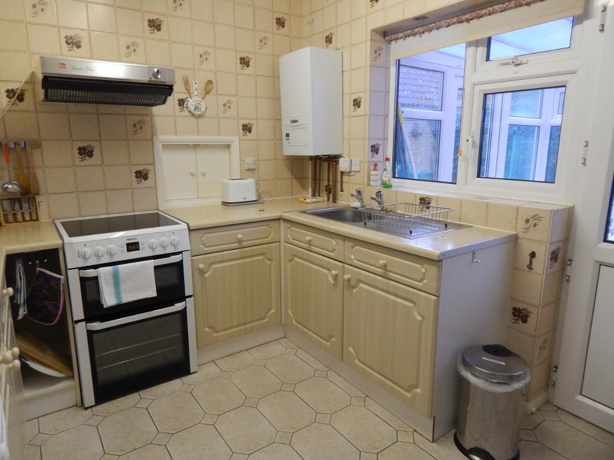 Two Bedroom Corporate And Family With Parking In Popular Location Holiday home *
