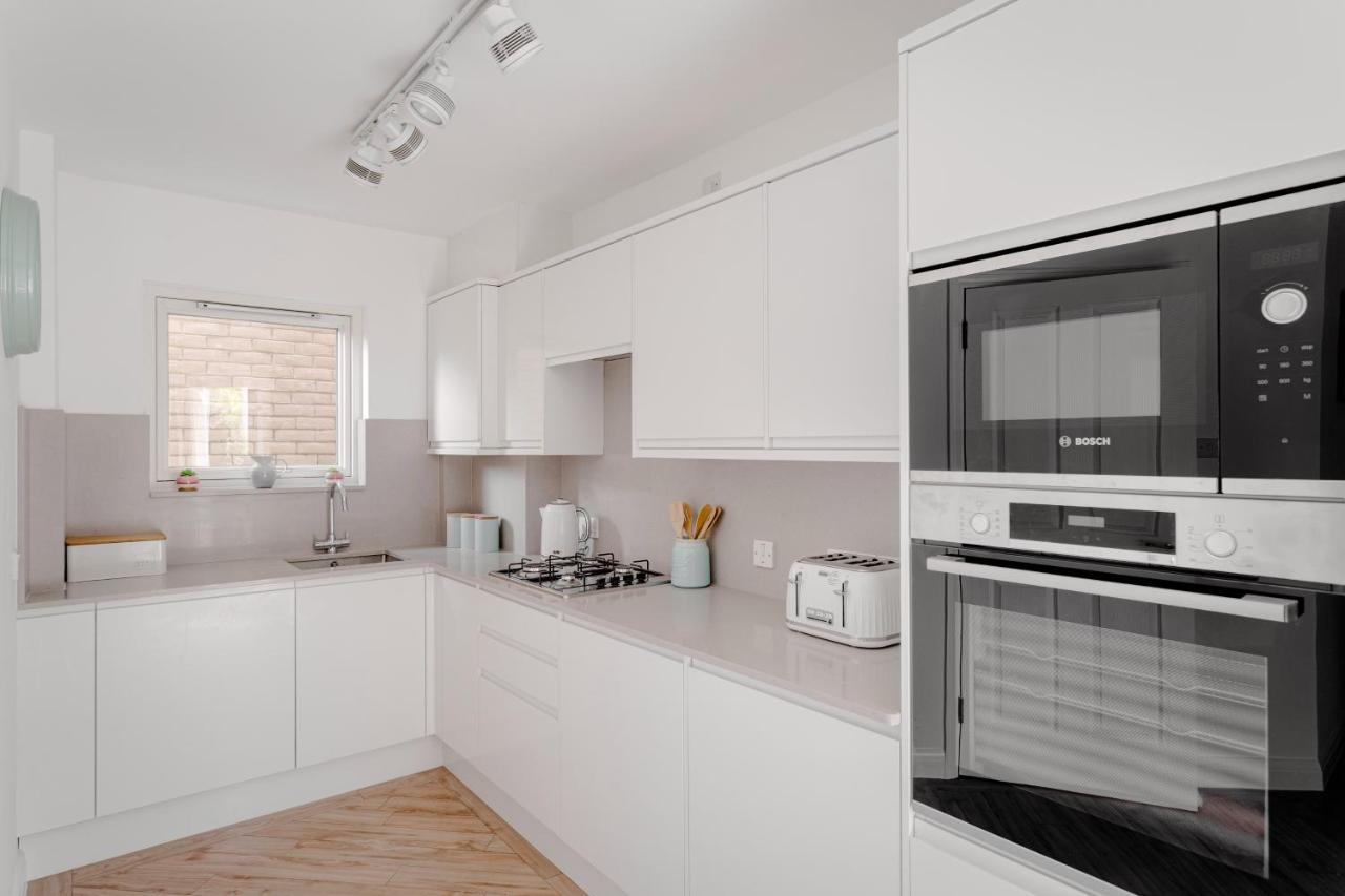 2 Bedroom Centre Townhouse - With Parking Cambridge (Cambridgeshire)