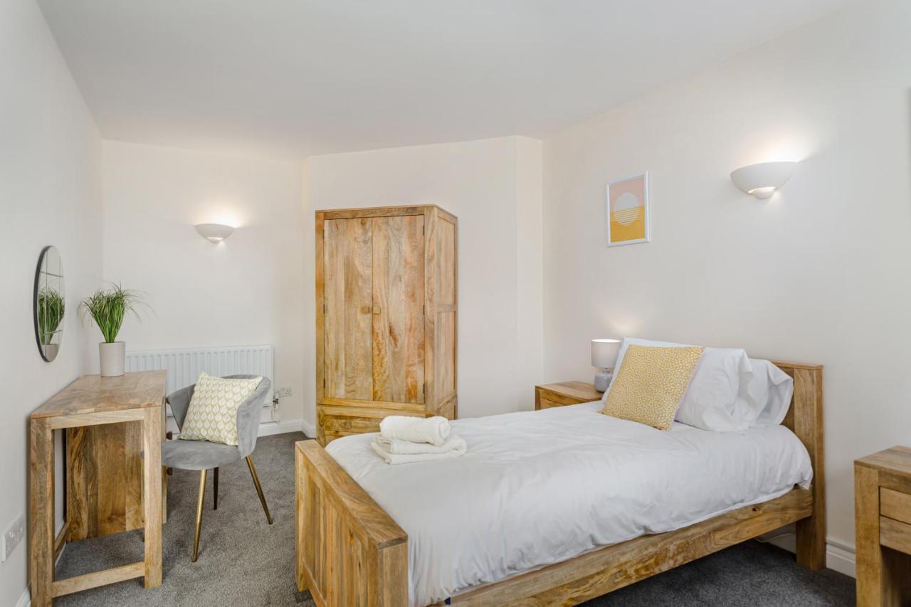 2 Bedroom Centre Townhouse - With Parking Holiday home