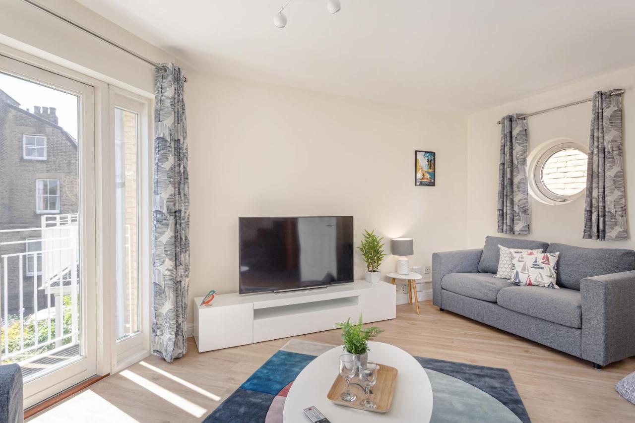 2 Bedroom Centre Townhouse - With Parking * Cambridge (Cambridgeshire)