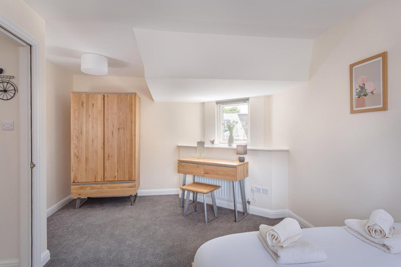 2 Bedroom Centre Townhouse - With Parking Holiday home