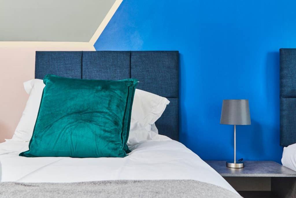 New - The Chique Scandic Abode - Parking Apartment