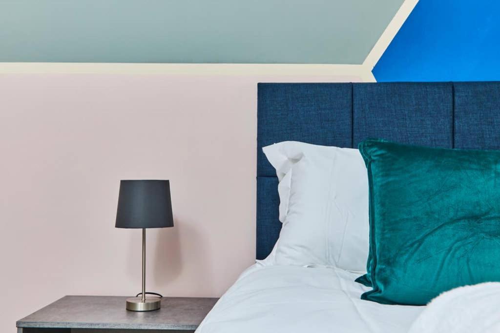 Apartment New - The Chique Scandic Abode - Parking