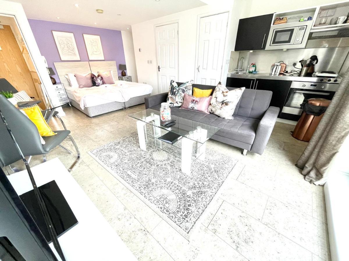 Apartment Koala & Tree - Cambridge Centric Location Renovated Studios - Short Lets & Serviced Accommodation *