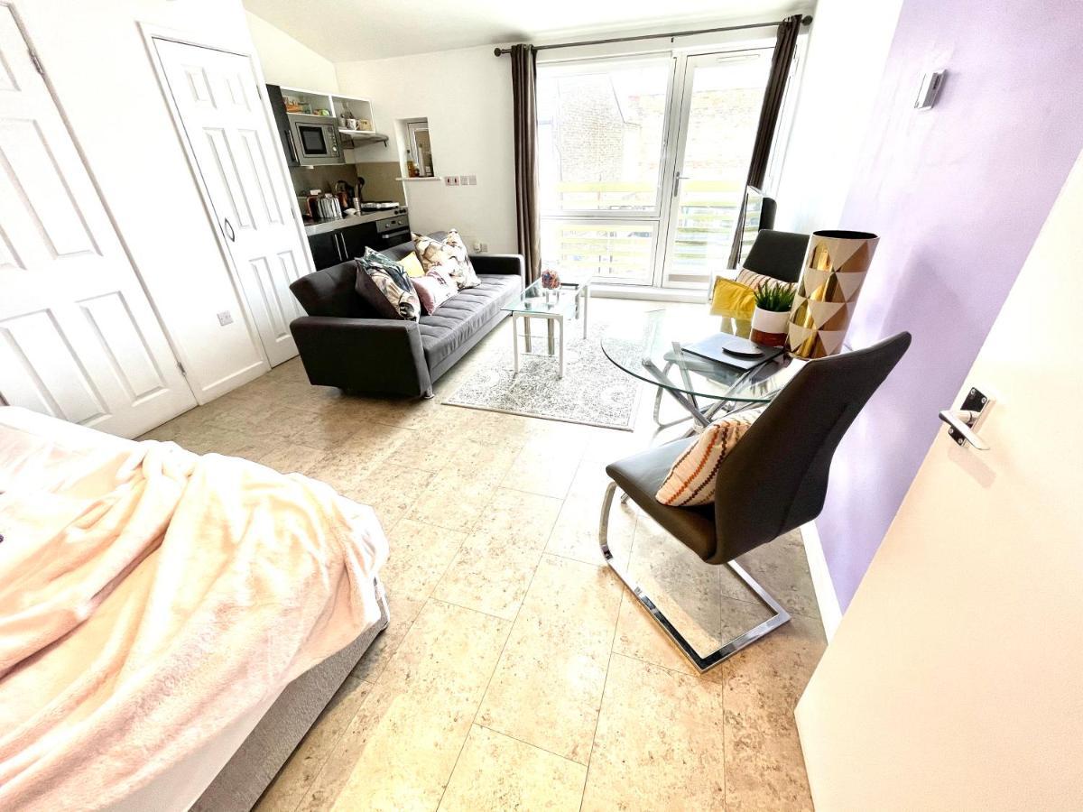 Apartment Koala & Tree - Cambridge Centric Location Renovated Studios - Short Lets & Serviced Accommodation *
