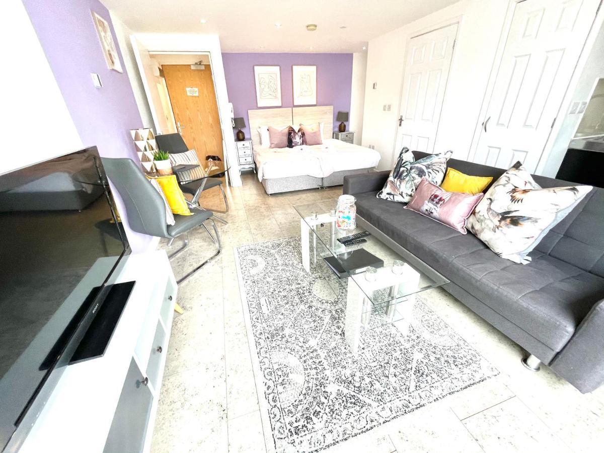 Koala & Tree - Cambridge Centric Location Renovated Studios - Short Lets & Serviced Accommodation *