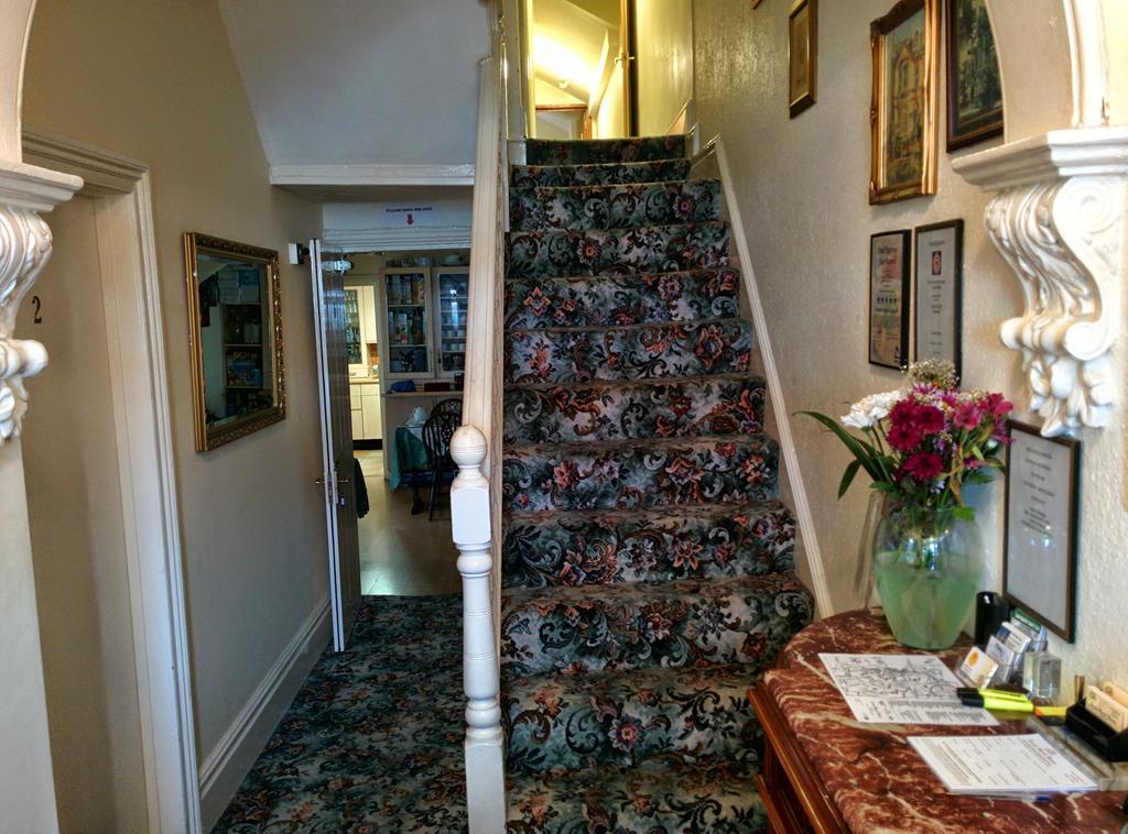 Acorn Guest house 4*