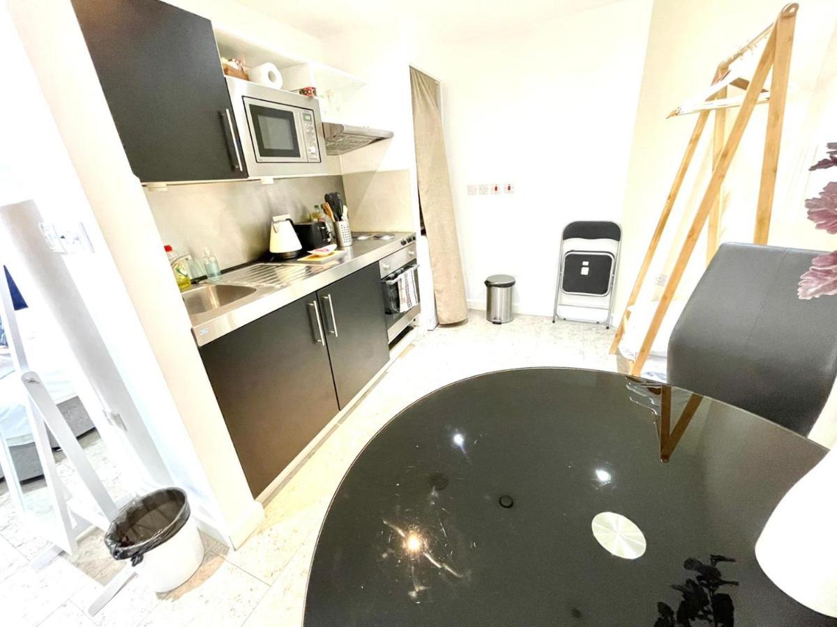 Koala & Tree - Massive Studio Centric Location - Short Lets & Serviced * Cambridge (Cambridgeshire)