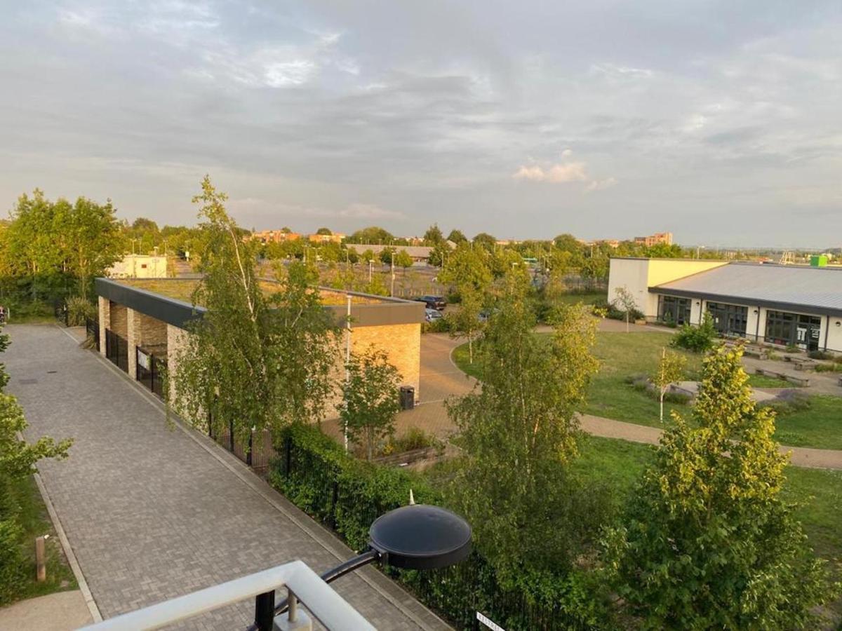 Contemporary Trumpington: Modern With Parking, Terrace & Hospital Proximity Apartment
