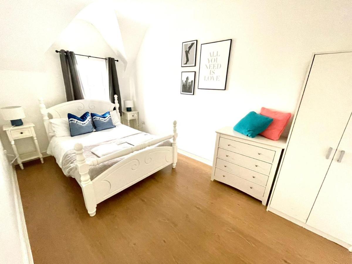 Apartment Koala & Tree - 2 Bedroom In Centre - Short Lets & Serviced *