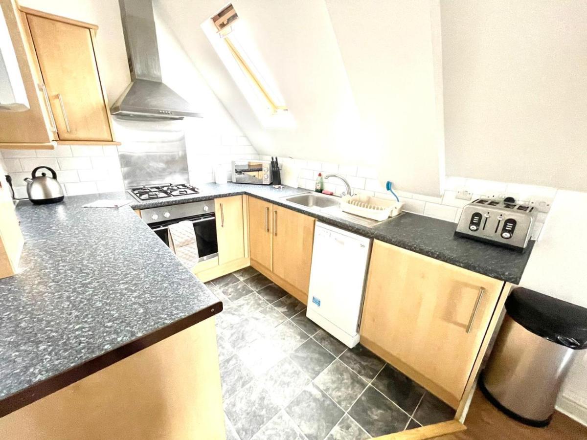 Apartment Koala & Tree - 2 Bedroom In Centre - Short Lets & Serviced *