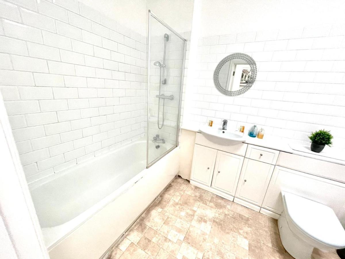 Apartment Koala & Tree - 2 Bedroom In Centre - Short Lets & Serviced Cambridge (Cambridgeshire)
