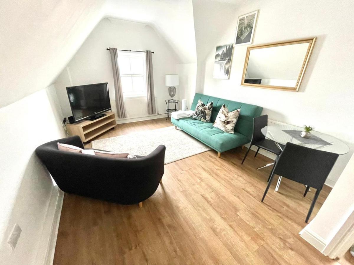 Apartment Koala & Tree - 2 Bedroom In Centre - Short Lets & Serviced *