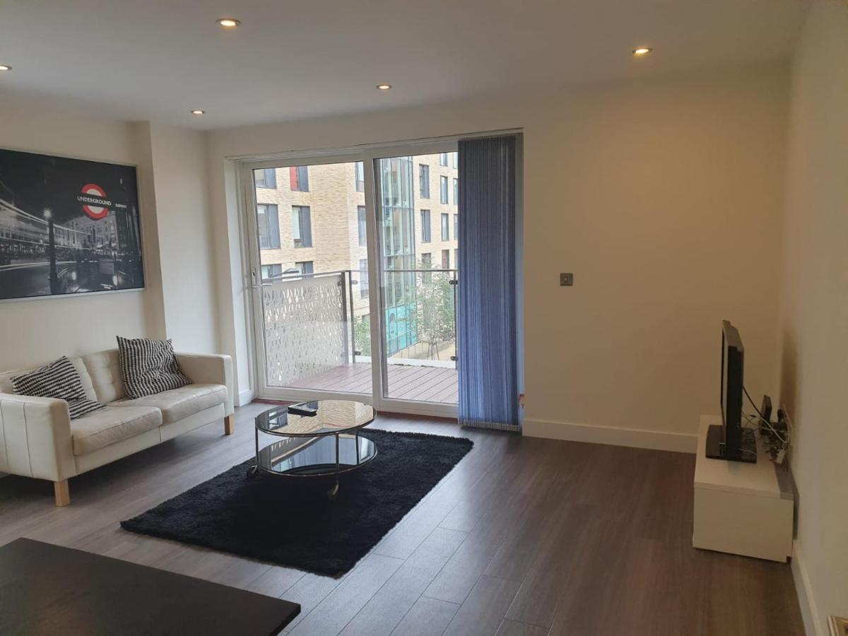 Station Apartment *