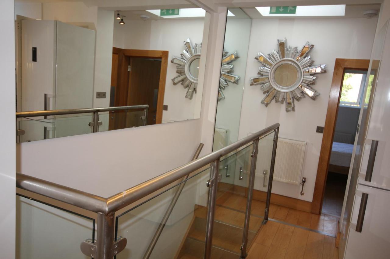 Centre Immaculate 2 Bed Apartment *