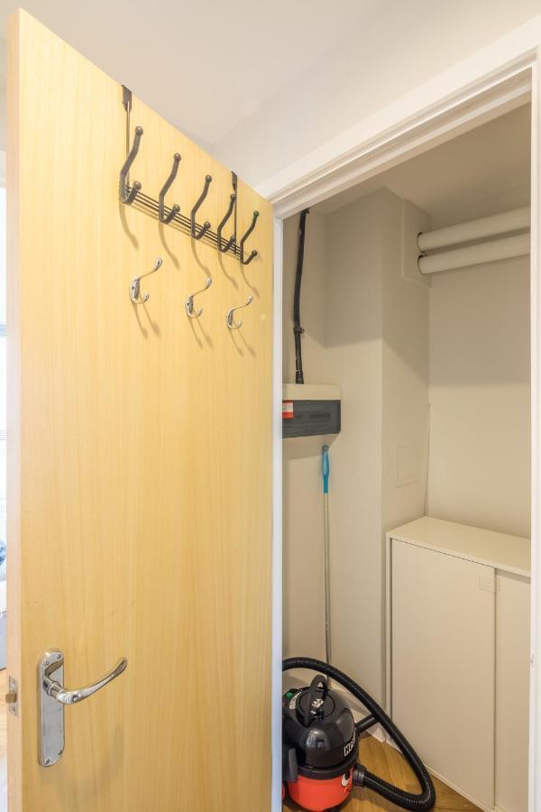 Holiday home Executive 2br Next To Station + Parking *