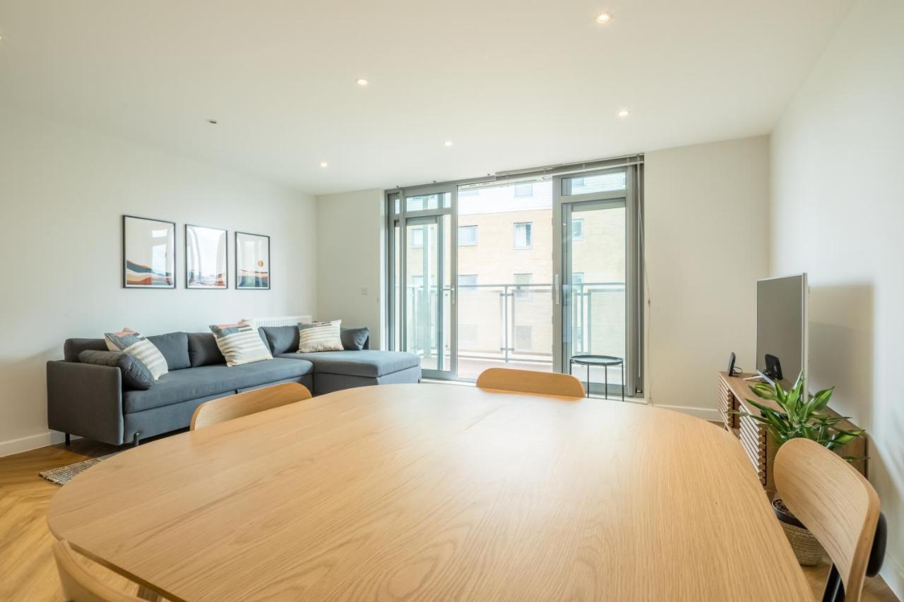 Holiday home Executive 2br Next To Station + Parking