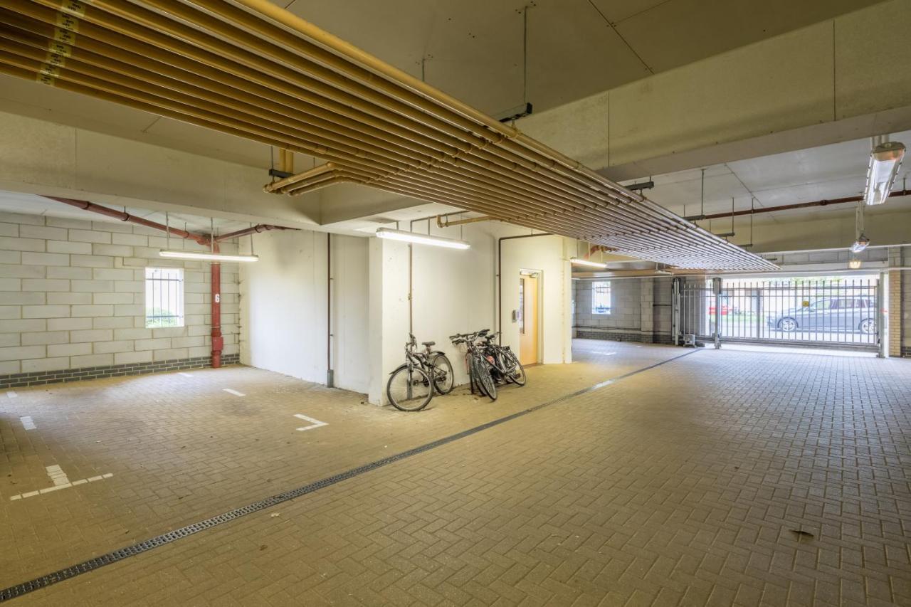 Executive 2br Next To Station + Parking
