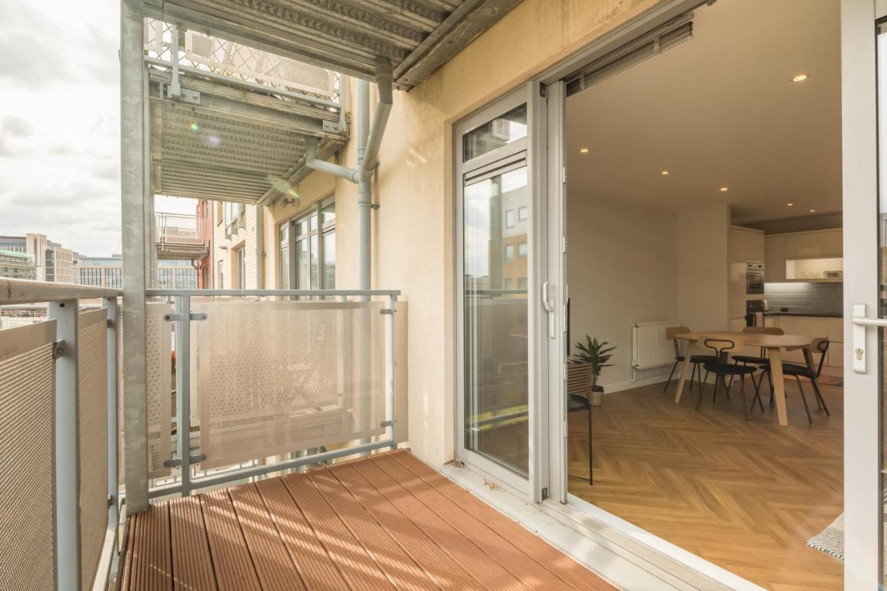 Executive 2br Next To Station + Parking Holiday home