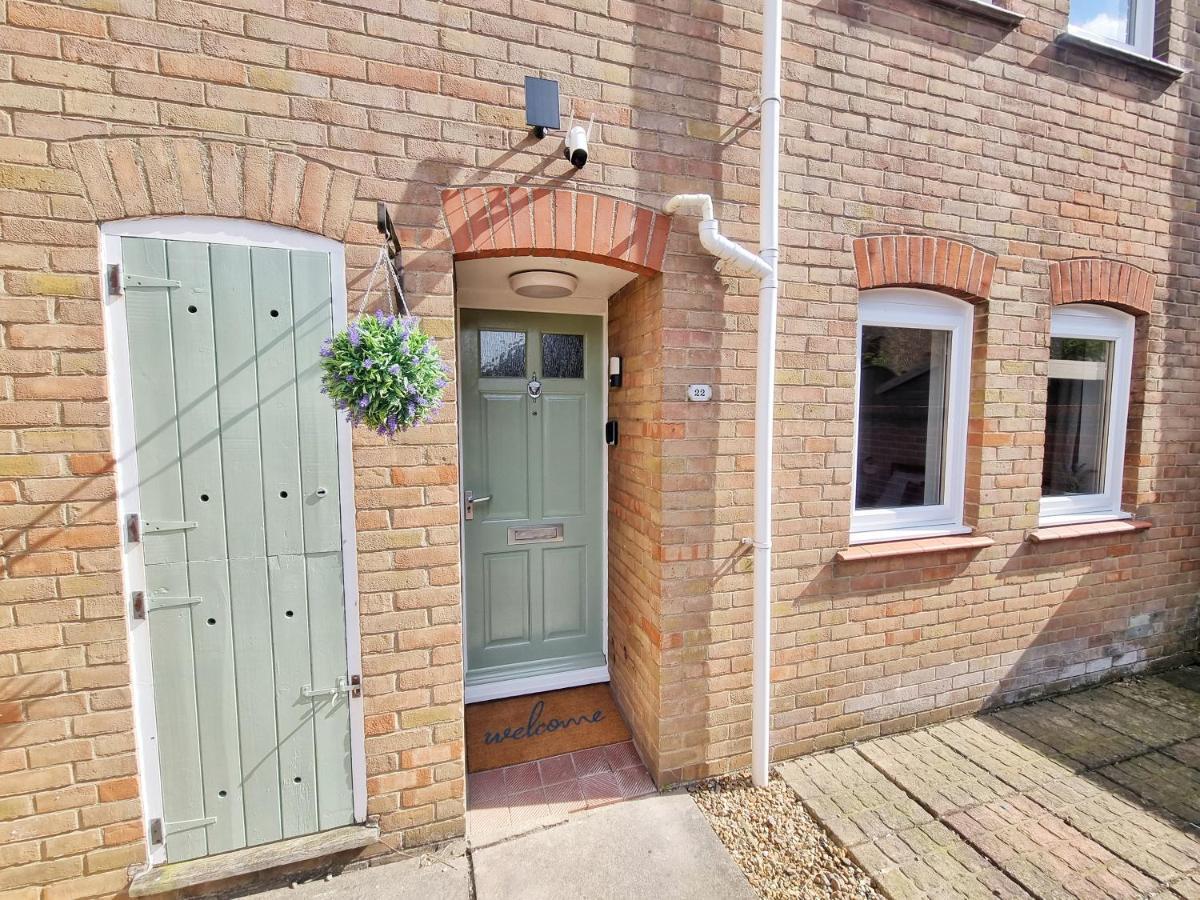 Comfortable 4-bed House With 3 Bathrooms, Free Parking! * Cambridge (Cambridgeshire)