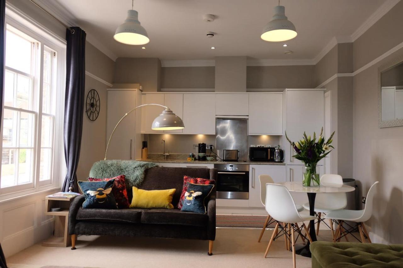 Stunning 2 Bedroom Apartment With Parking In A Prime, Central Location Apartment