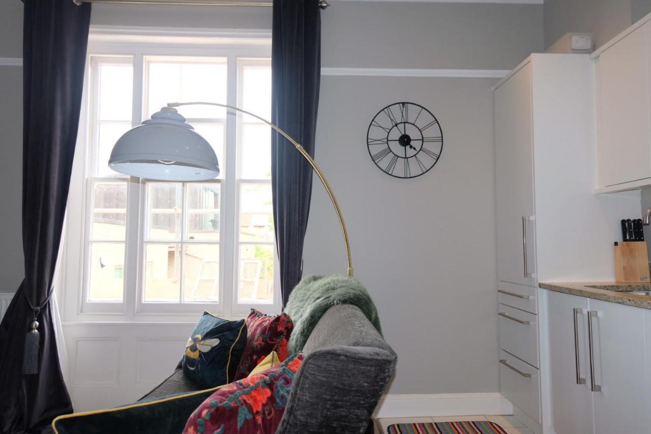Stunning 2 Bedroom Apartment With Parking In A Prime, Central Location Apartment