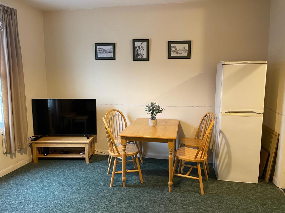Cosy 1 Bedroom Flat Near Centre & Station Apartment