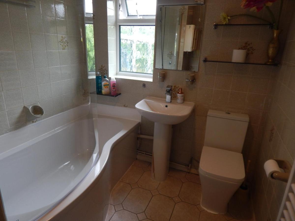 Holiday home Two Bedroom Corporate And Family With Parking In Popular Location